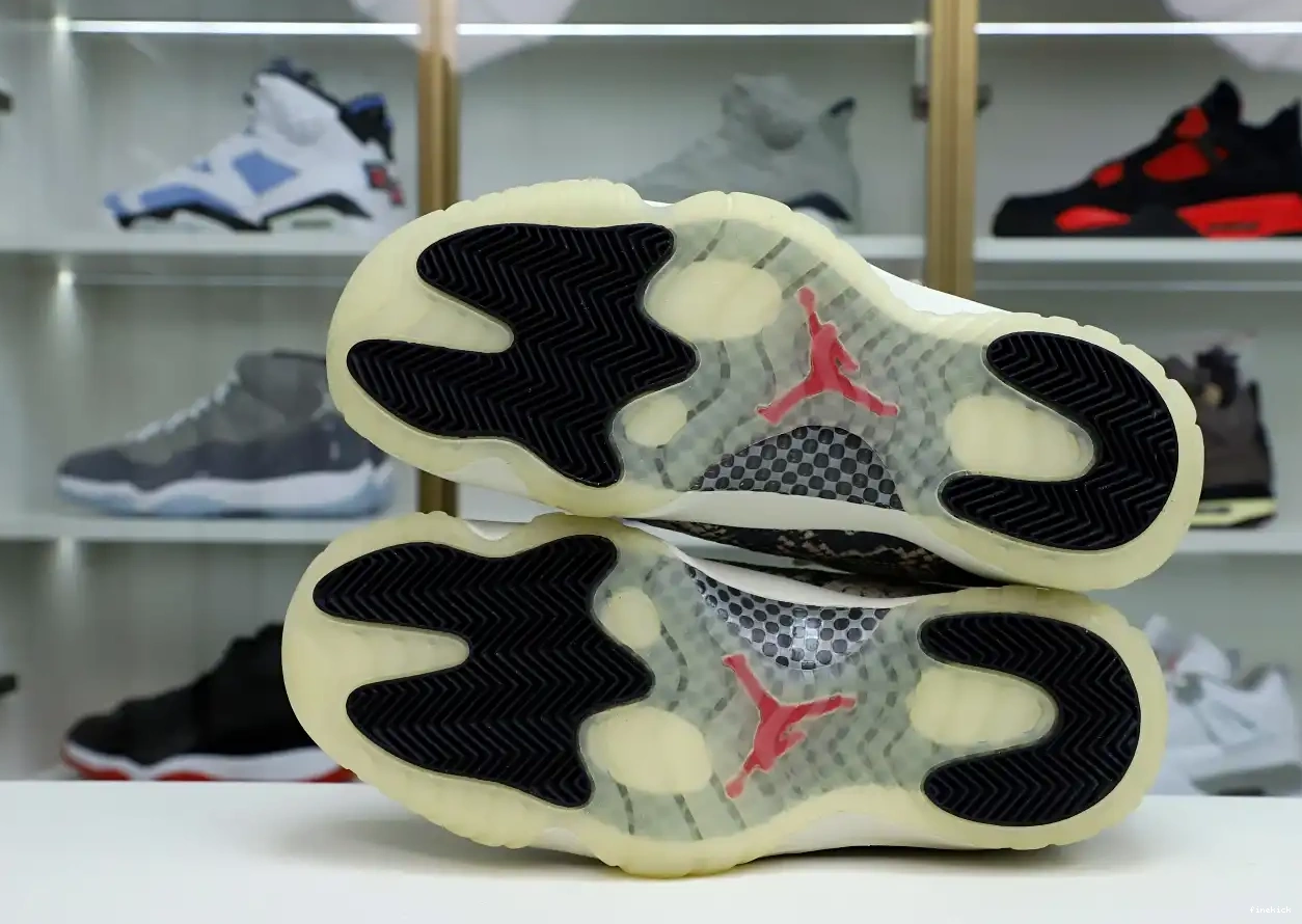 LIGHT BONE LOW SNAKESKIN 11 JORDAN AIR 0614